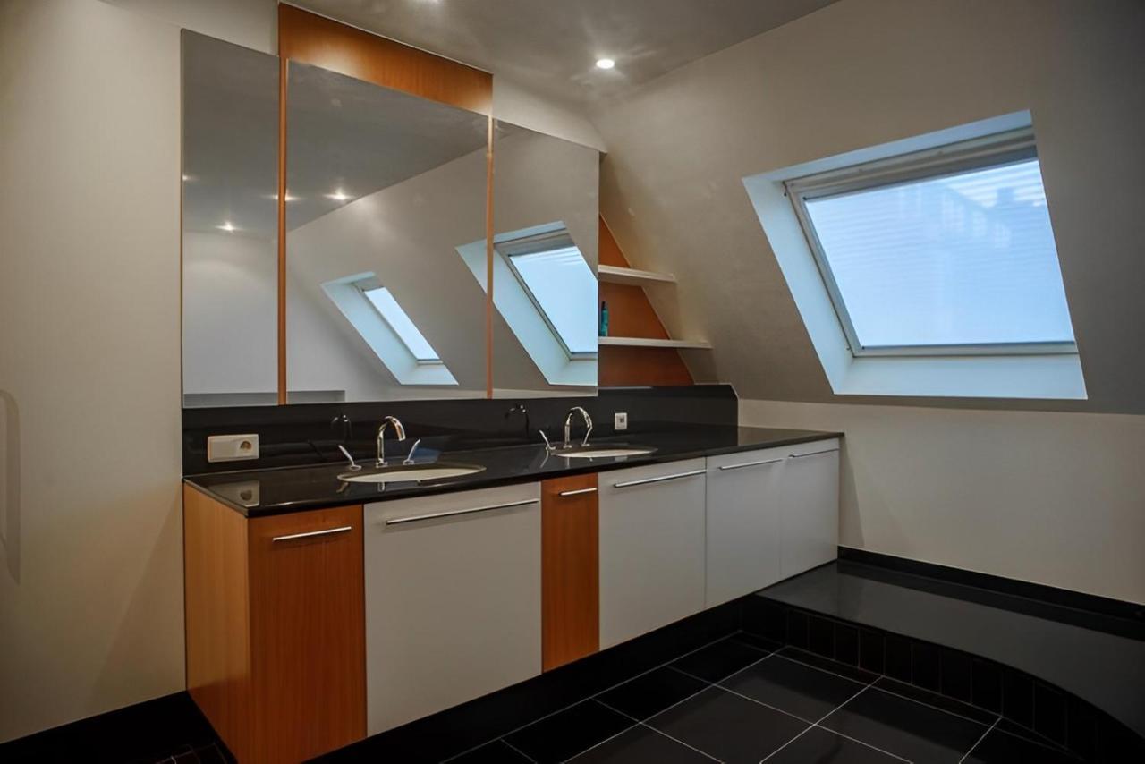 Big And Comfortable Triplex In Knokke Exterior photo
