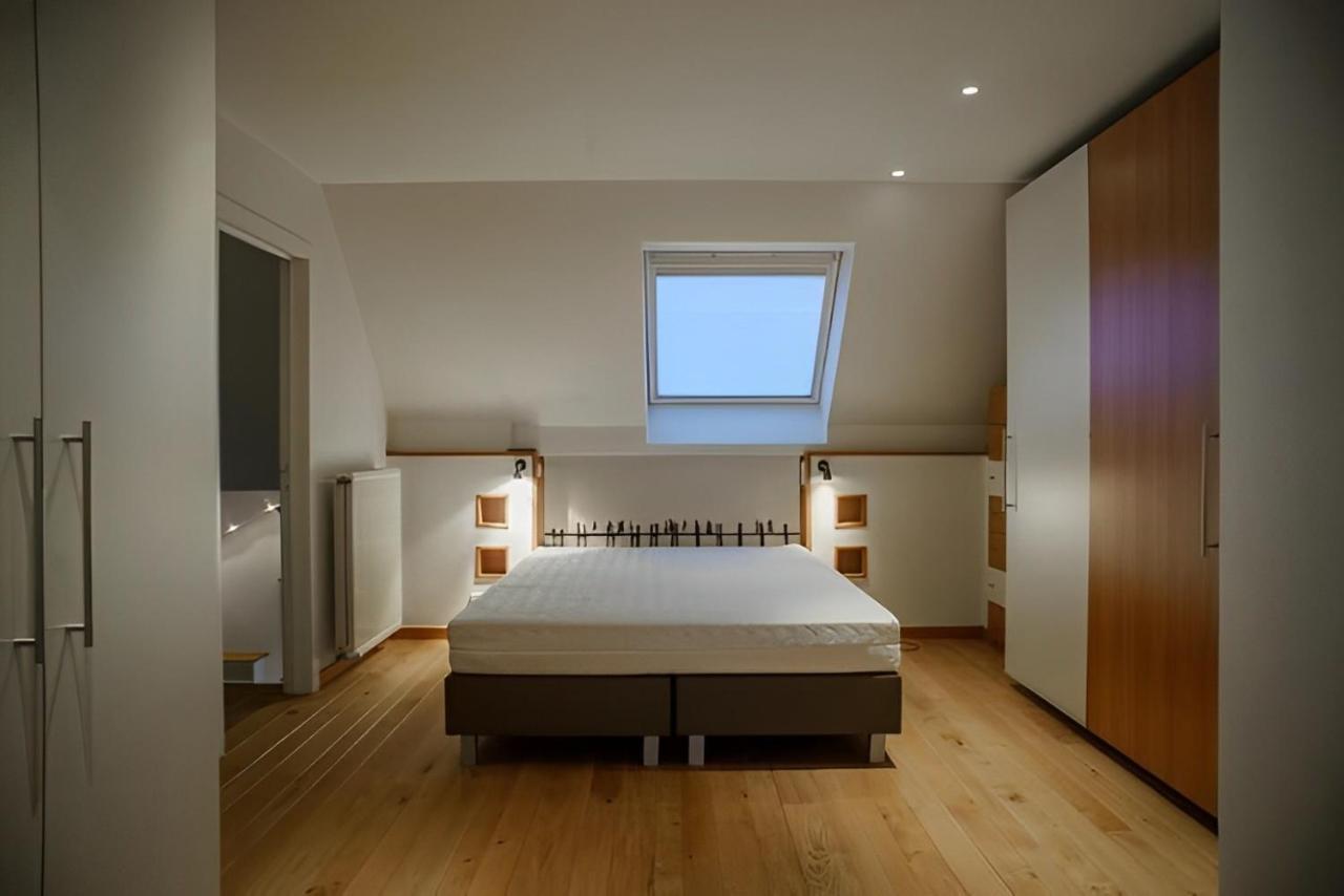 Big And Comfortable Triplex In Knokke Exterior photo