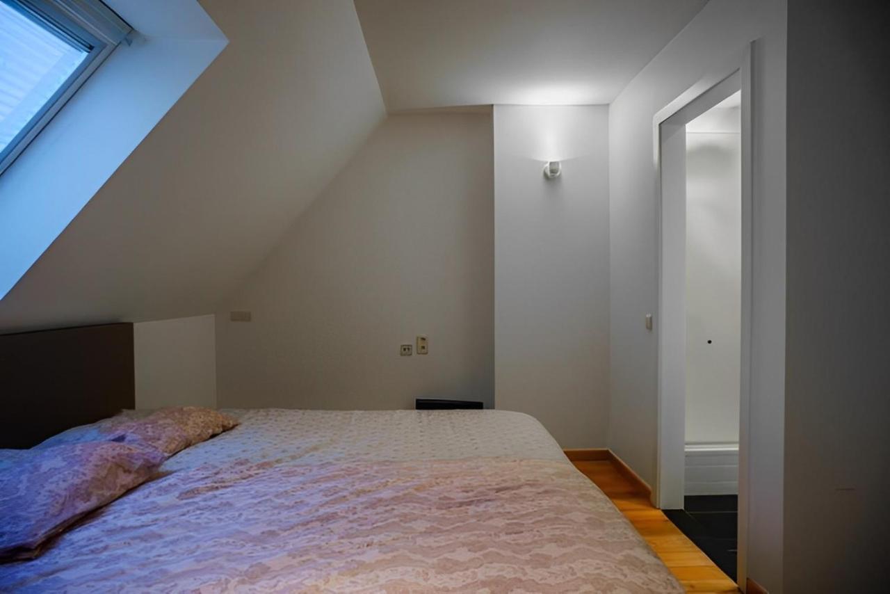 Big And Comfortable Triplex In Knokke Exterior photo
