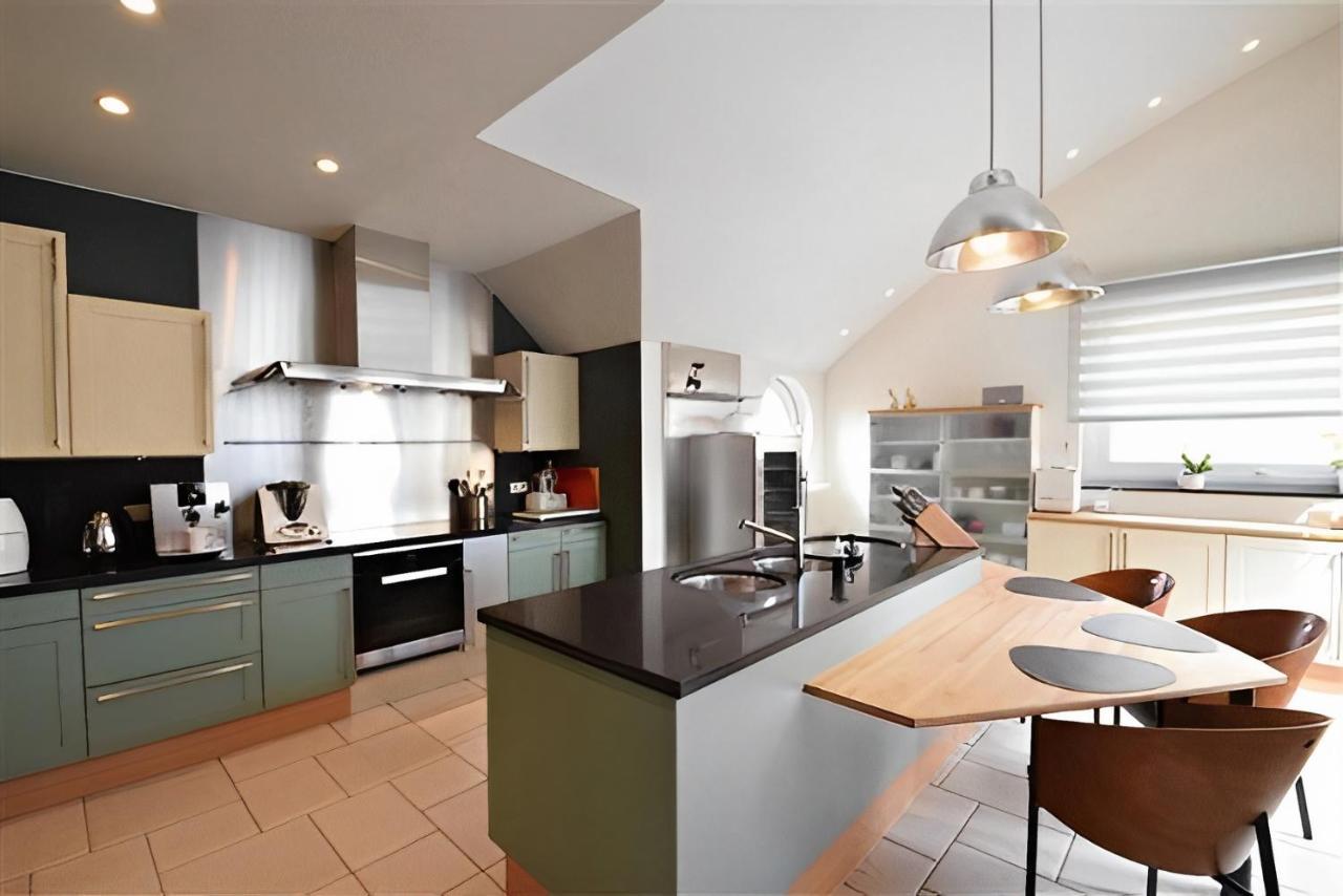 Big And Comfortable Triplex In Knokke Exterior photo